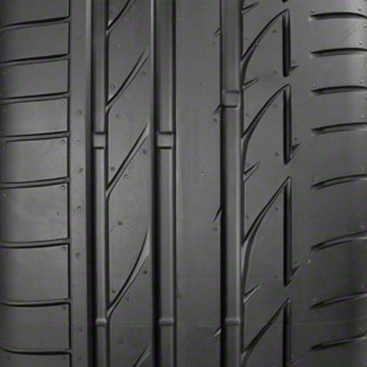 Summer 215/45R20 95W XL passenger tires
