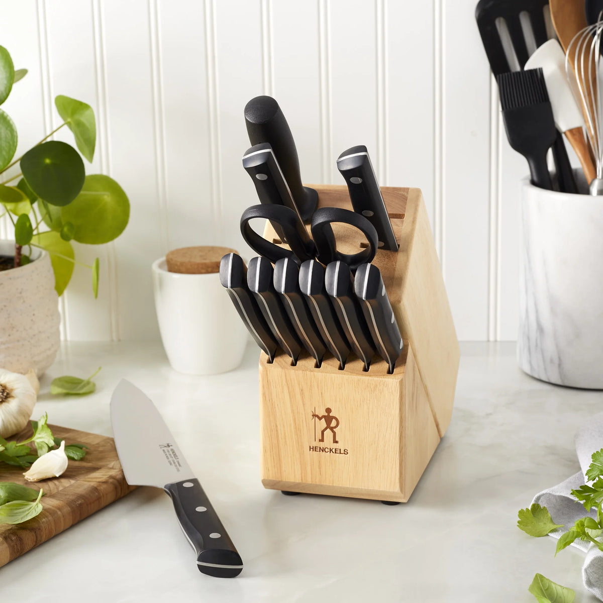 Henckels Dynamic 12-Piece Knife Block Set - Natural