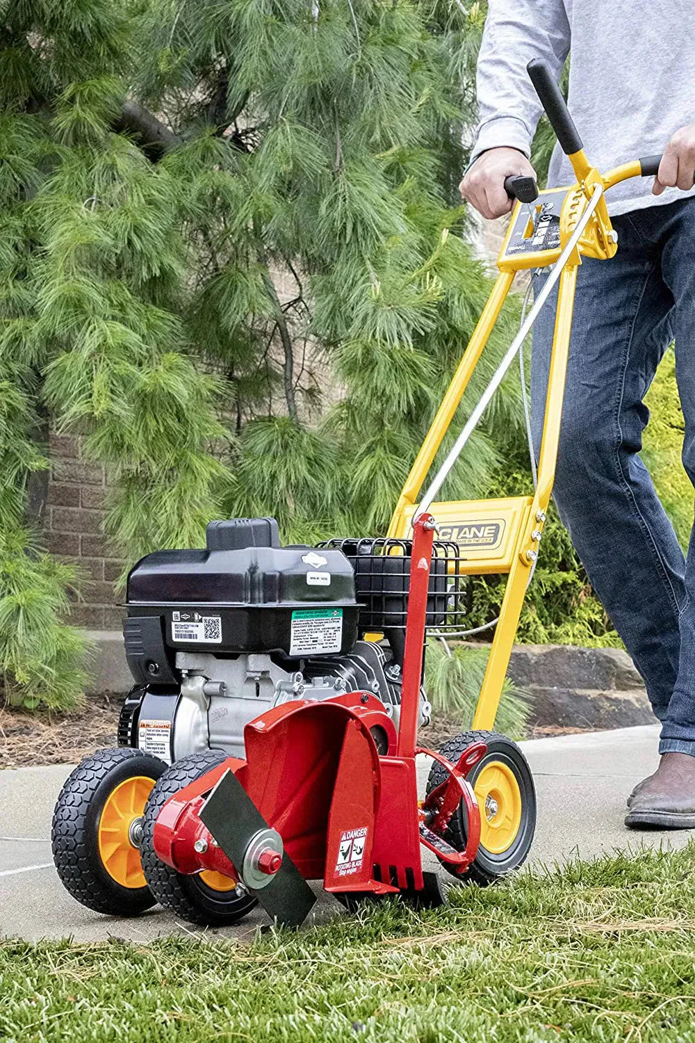 101-5.5GT-7Gas Powered Lawn Edger, 5.50 Gross Torque/3.5 HP B&S Engine 7 Wheels