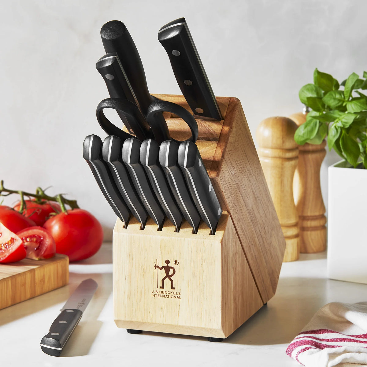 Henckels Dynamic 12-Piece Knife Block Set - Natural